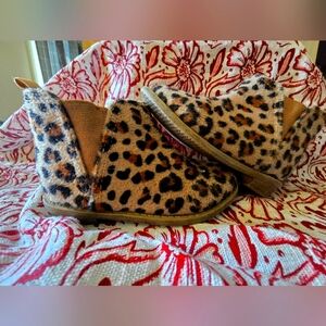 Carter's, Size 5 Leopard Print Booties